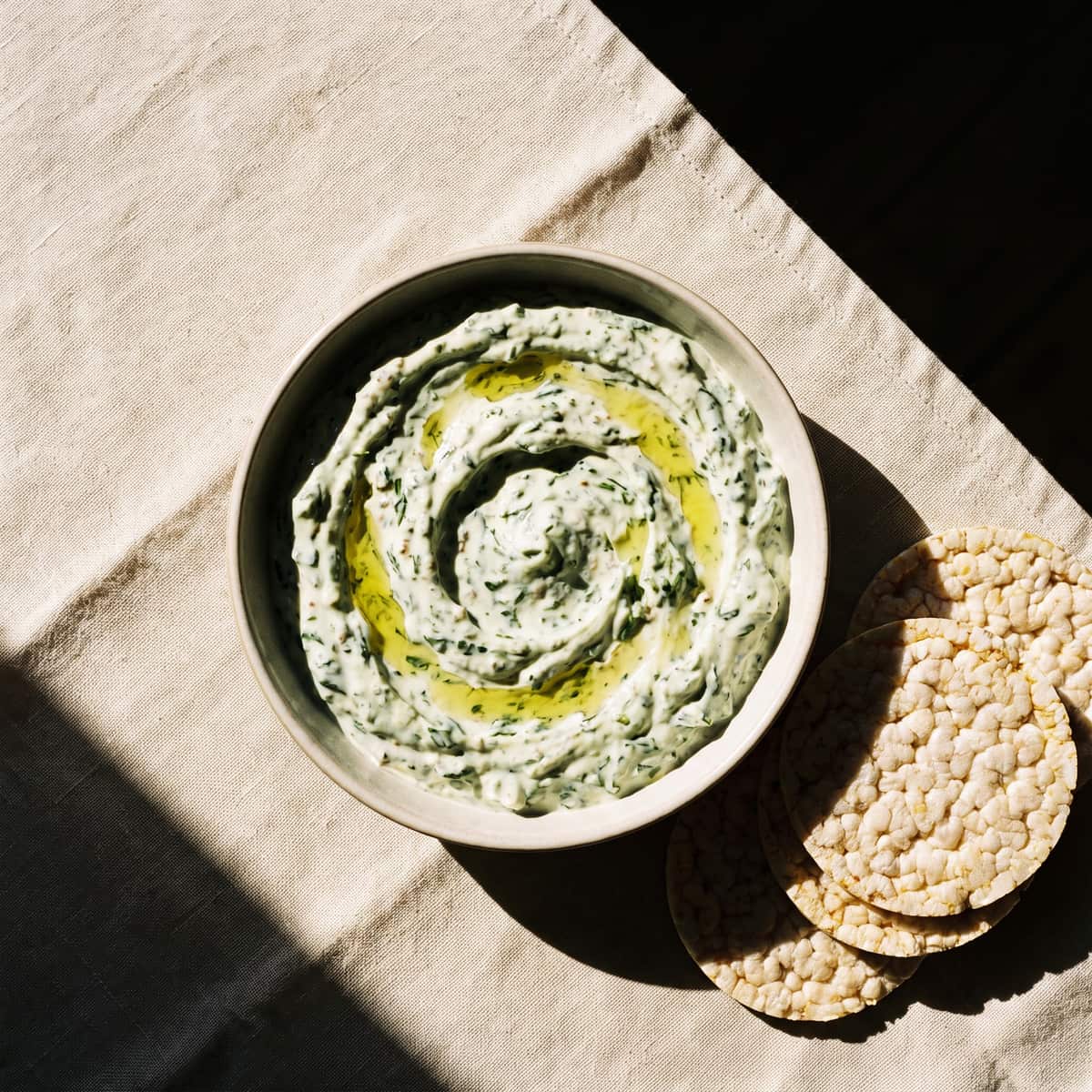 AI-generated photo: Green yogurt dip with spinach, walnuts and mint